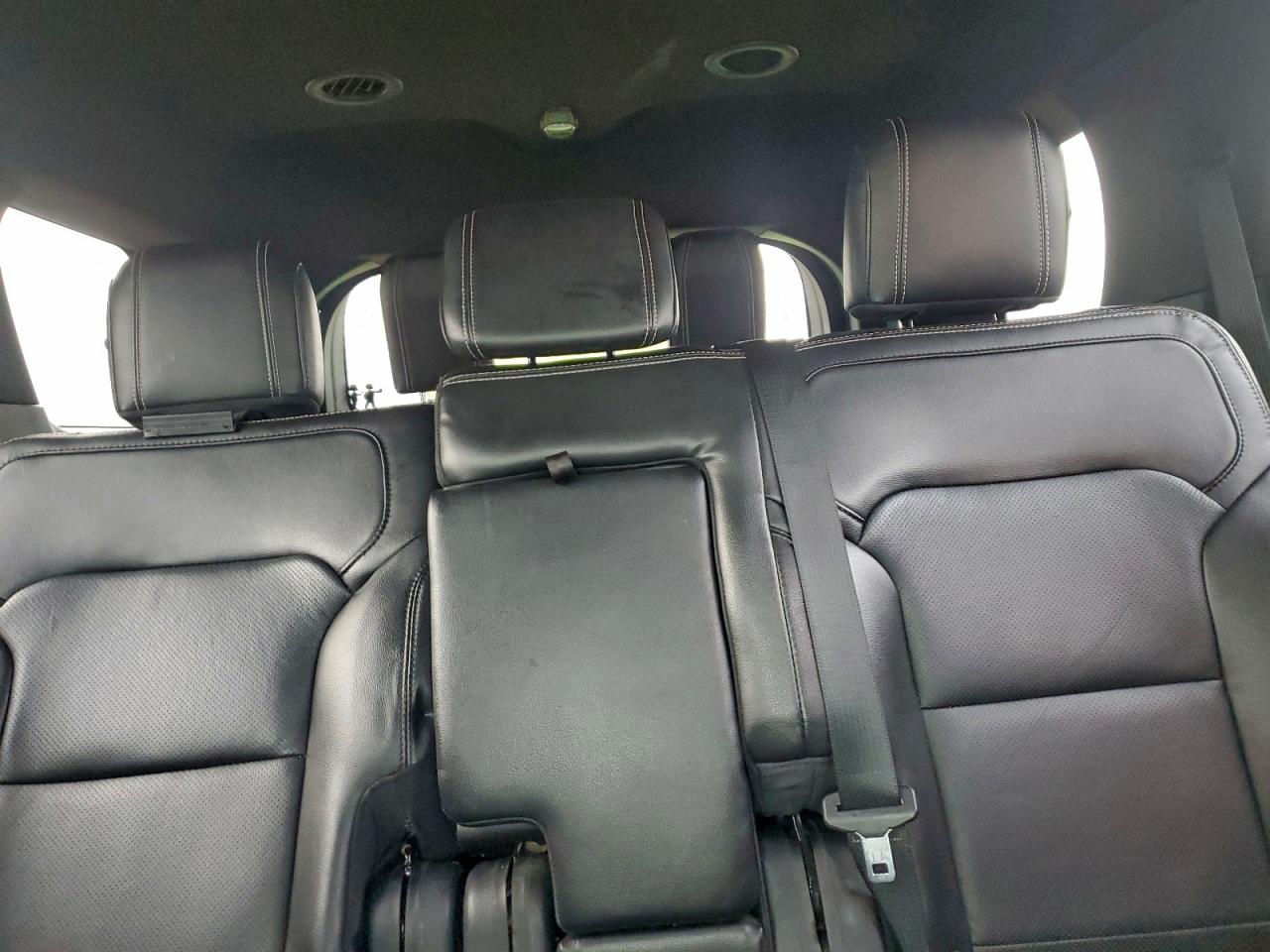 Ford Explorer Limited Image 9