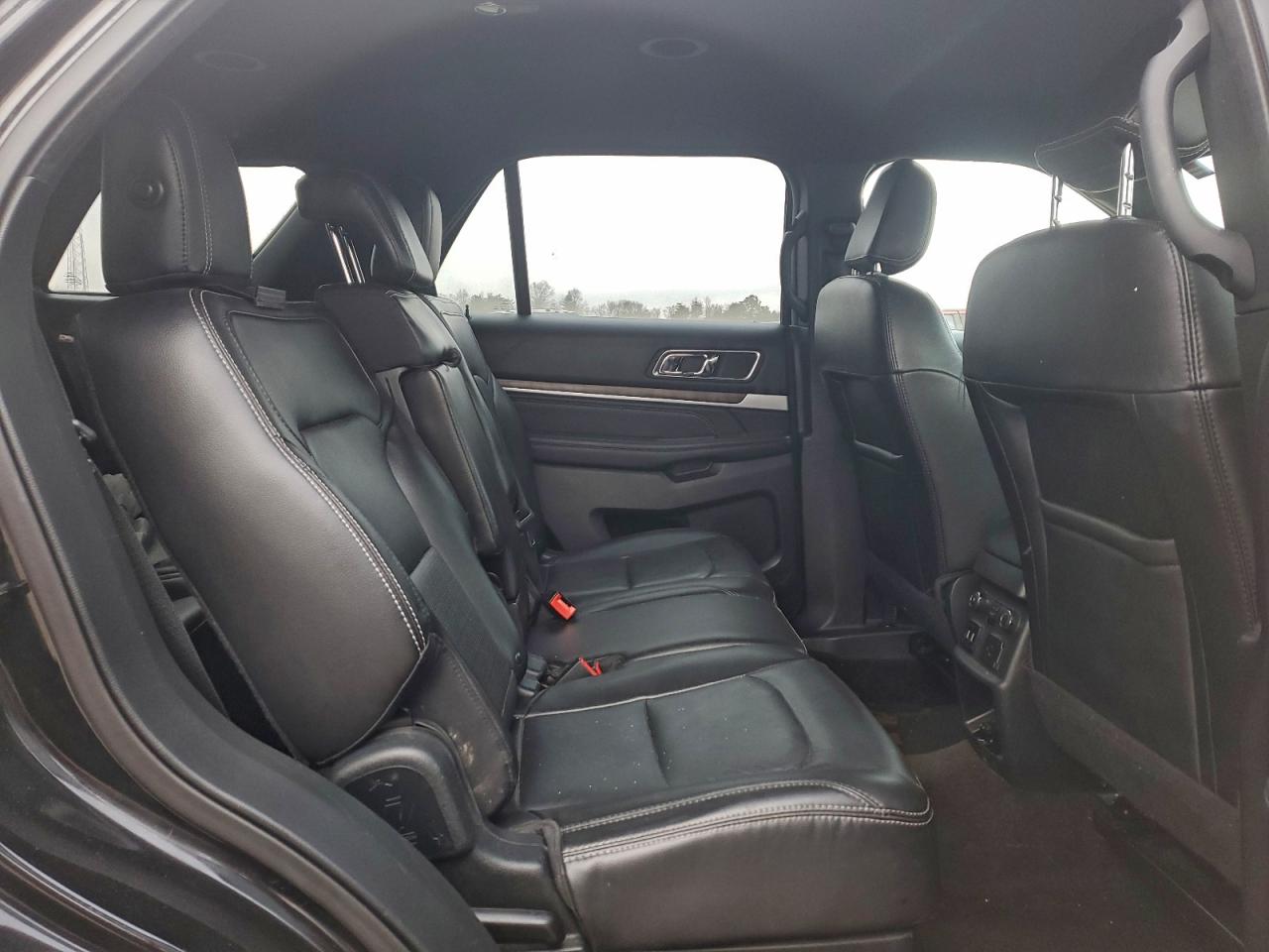 Ford Explorer Limited Image 7