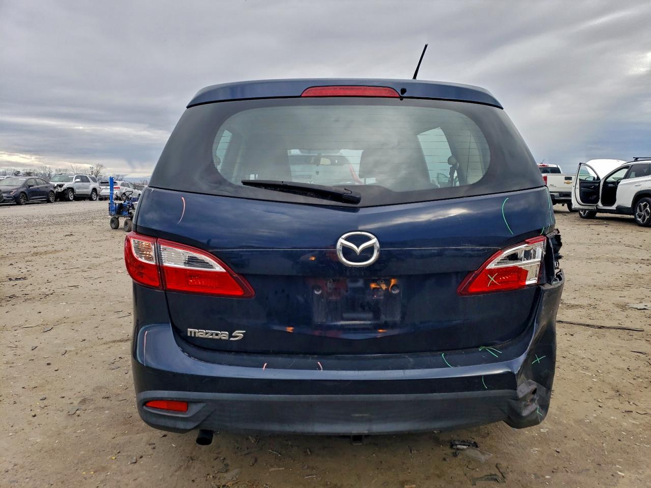 Mazda 5 Sport Image 4