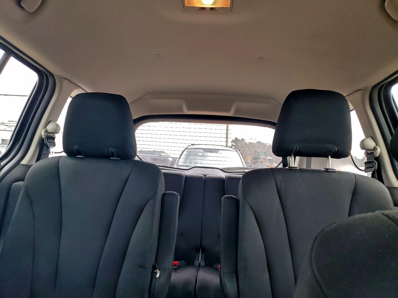 Mazda 5 Sport Image 9