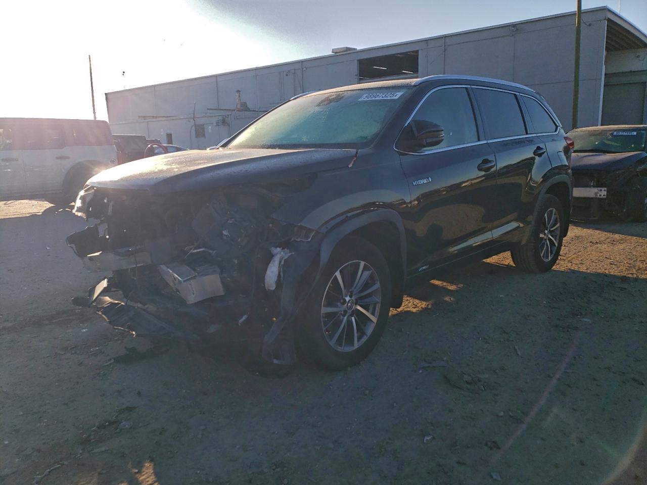Toyota Highlander Hybrid Image 1
