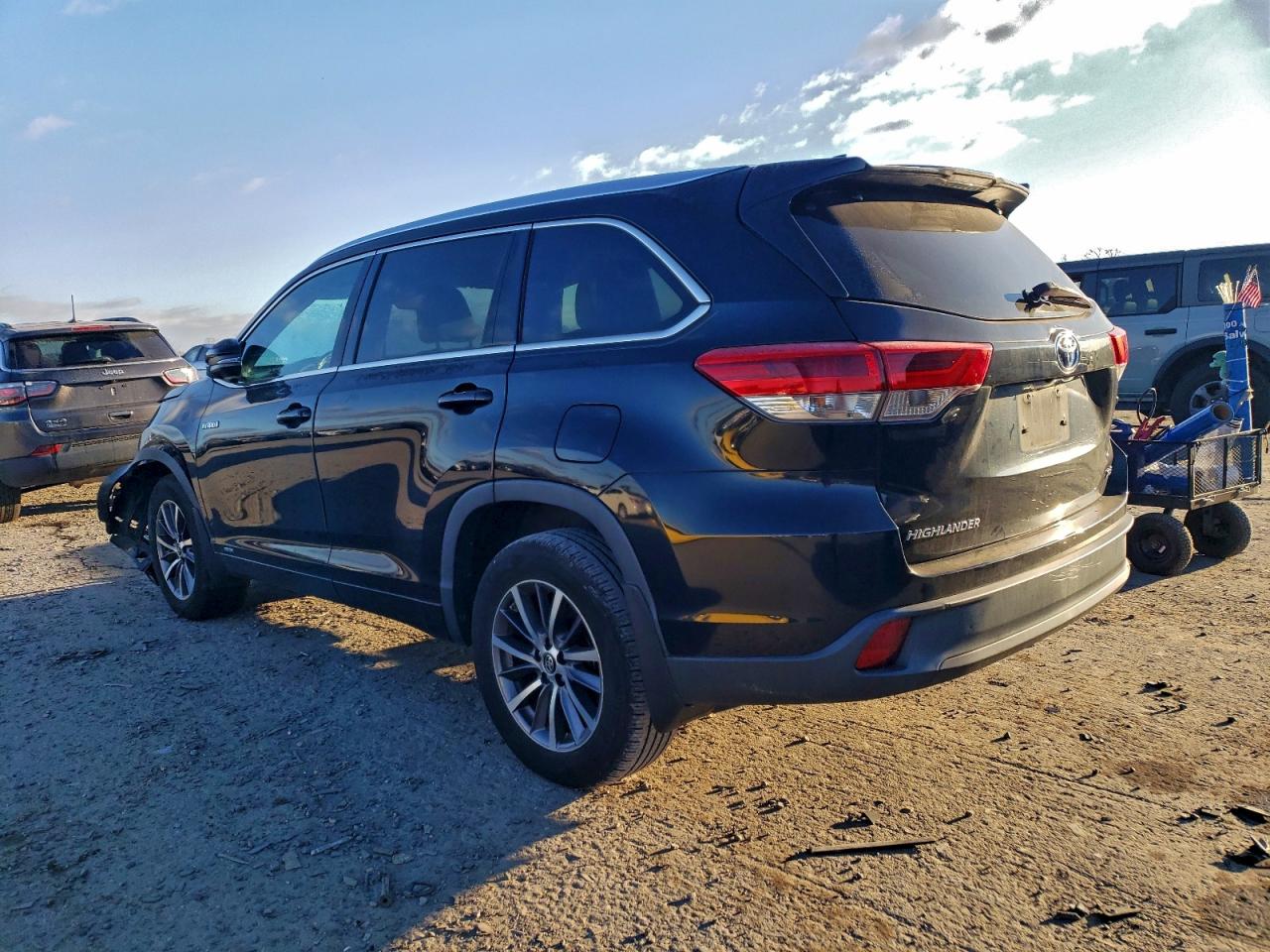 Toyota Highlander Hybrid Image 5