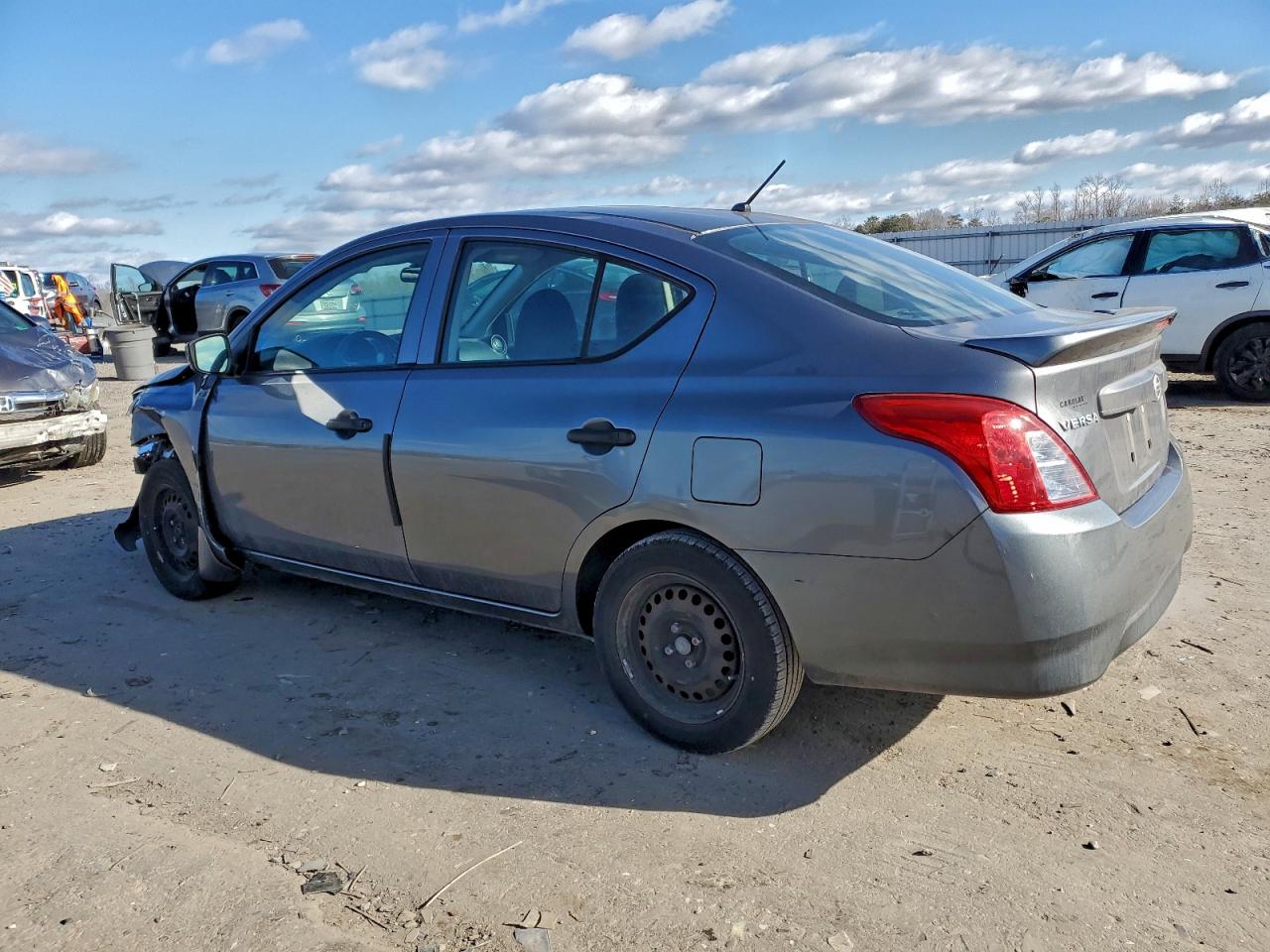 Nissan Versa S Image 5