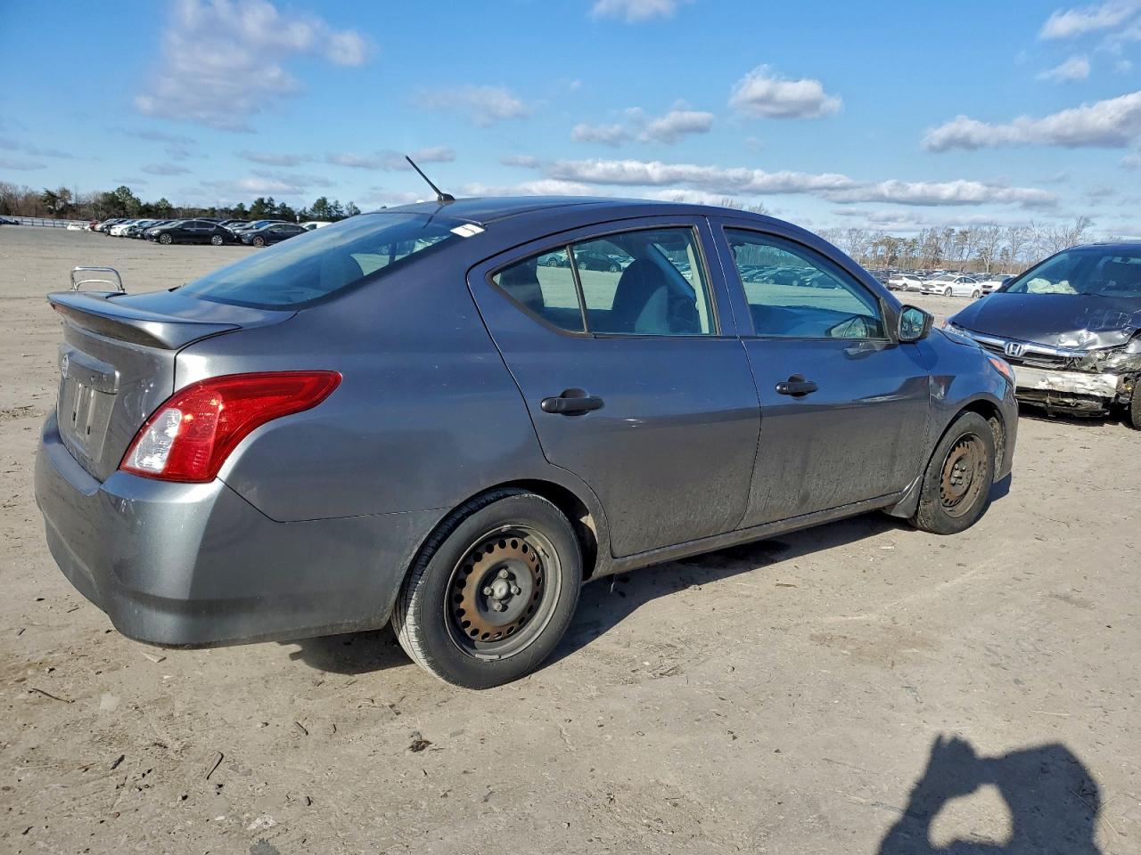 Nissan Versa S Image 4