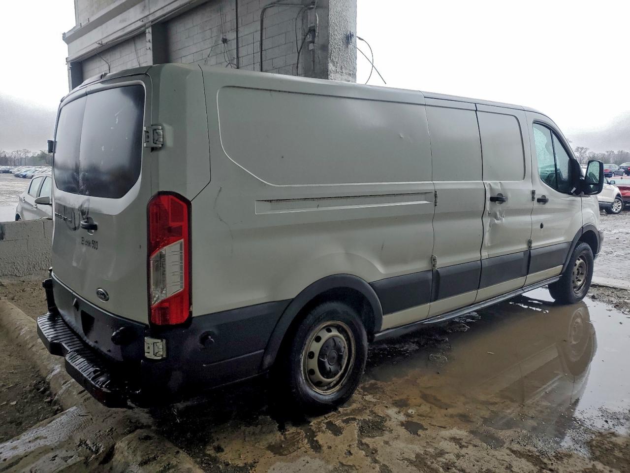 Ford Transit T-150 Image 2