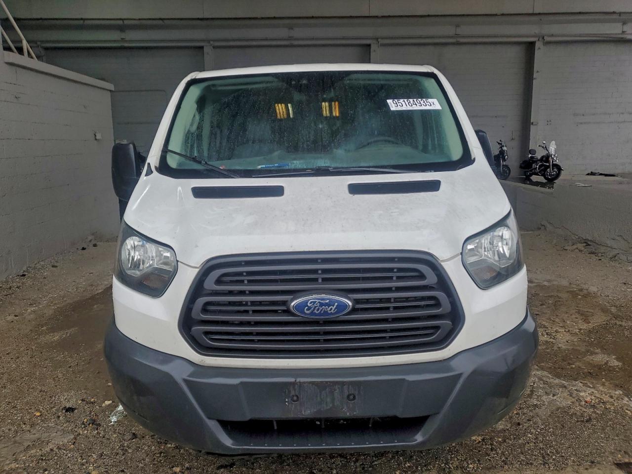 Ford Transit T-150 Image 9