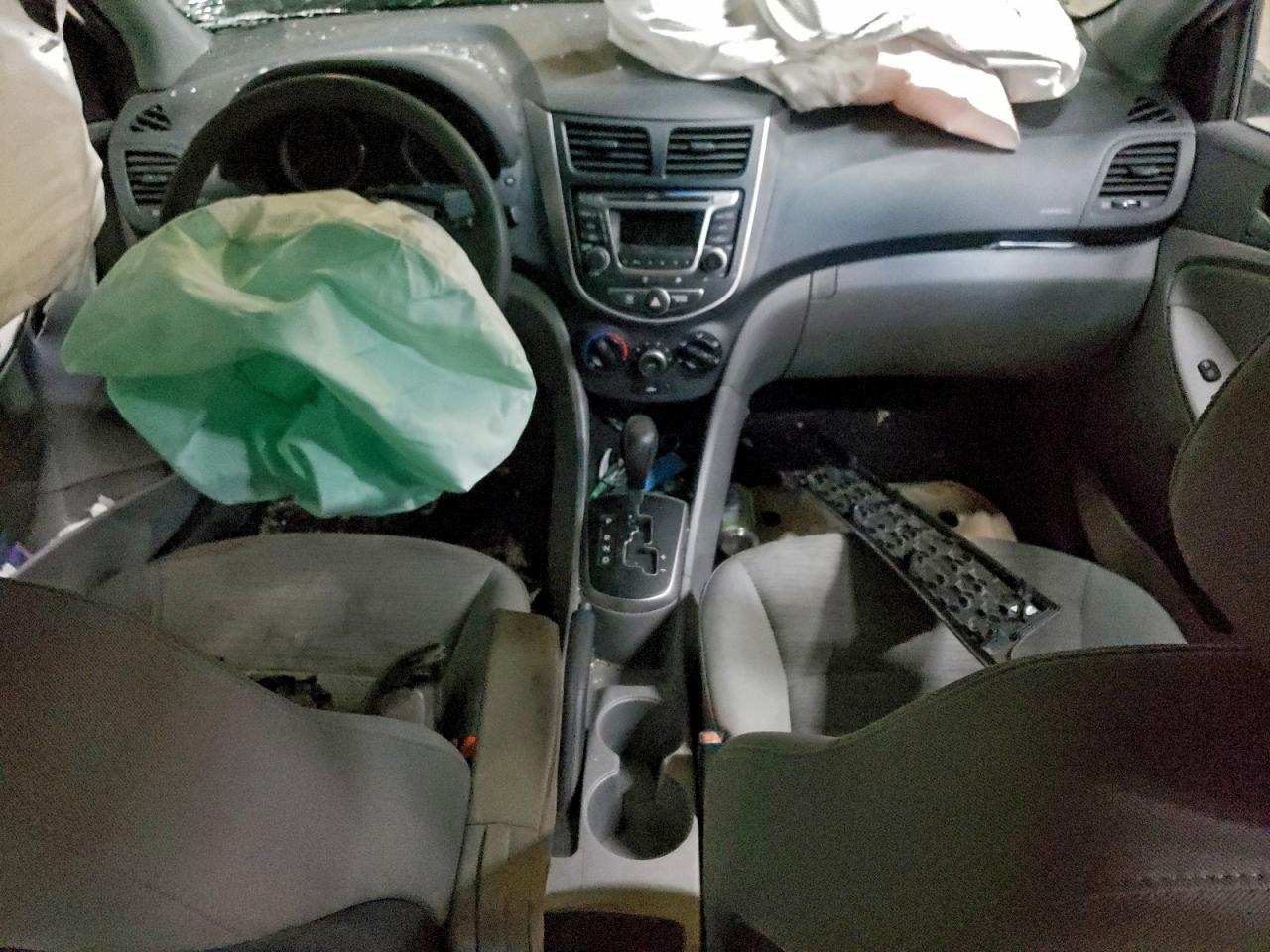 Hyundai ACCENT Se Image 10