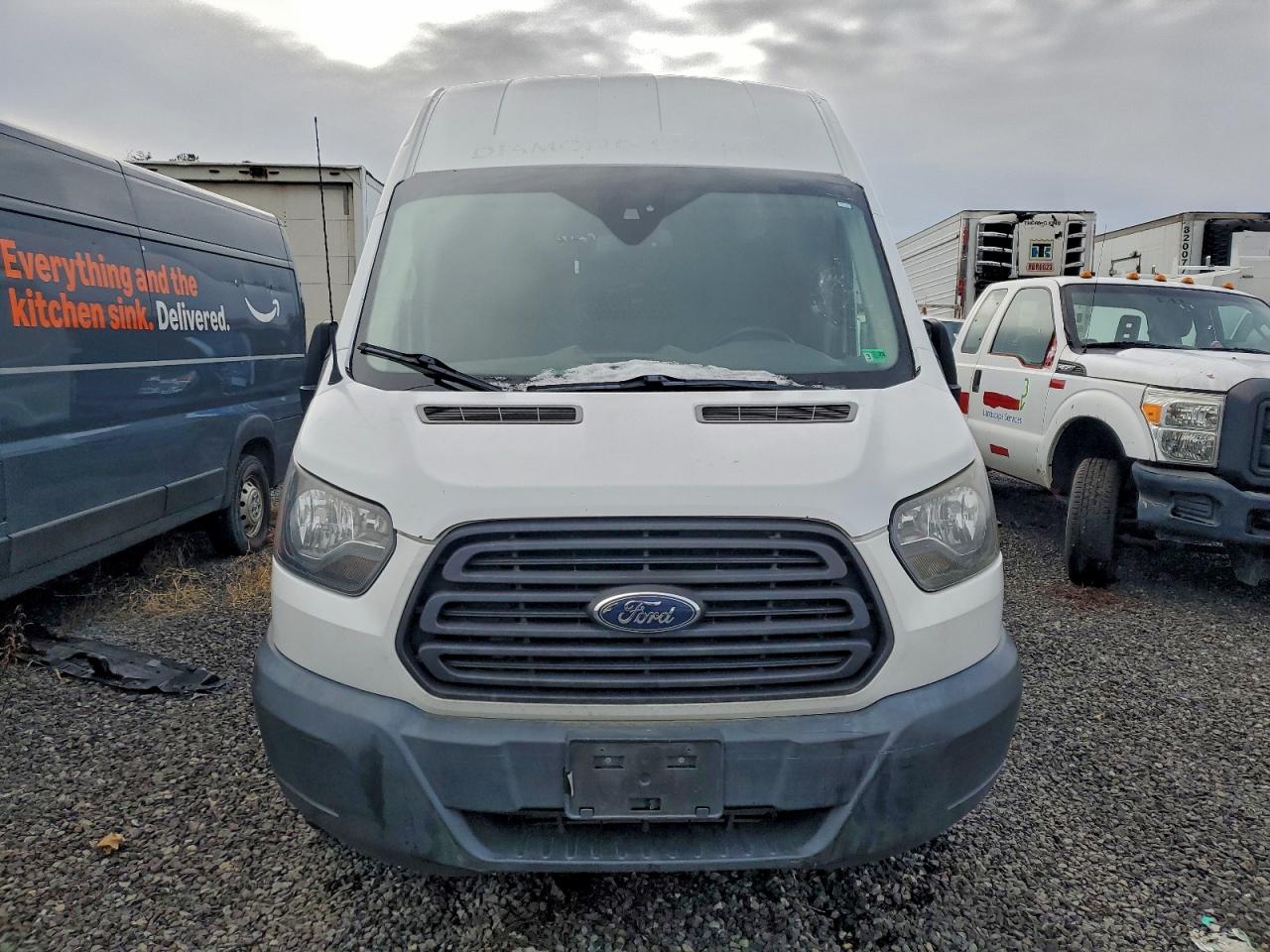 Ford Transit T-250 Image 13