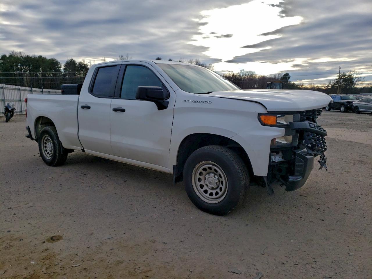 Chevrolet Silverado C1500 Image 4