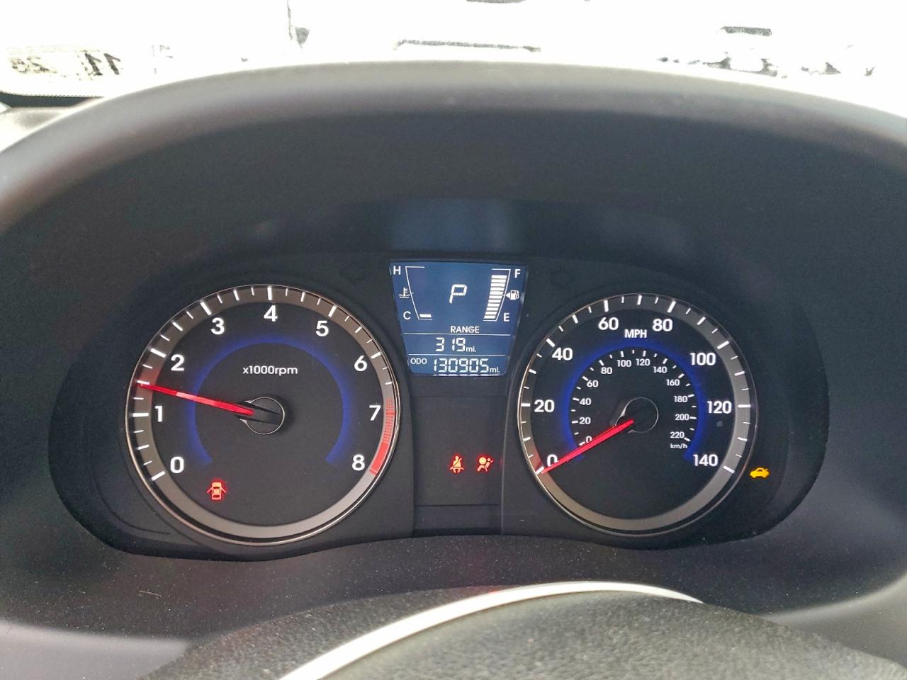 Hyundai ACCENT Gls Image 12