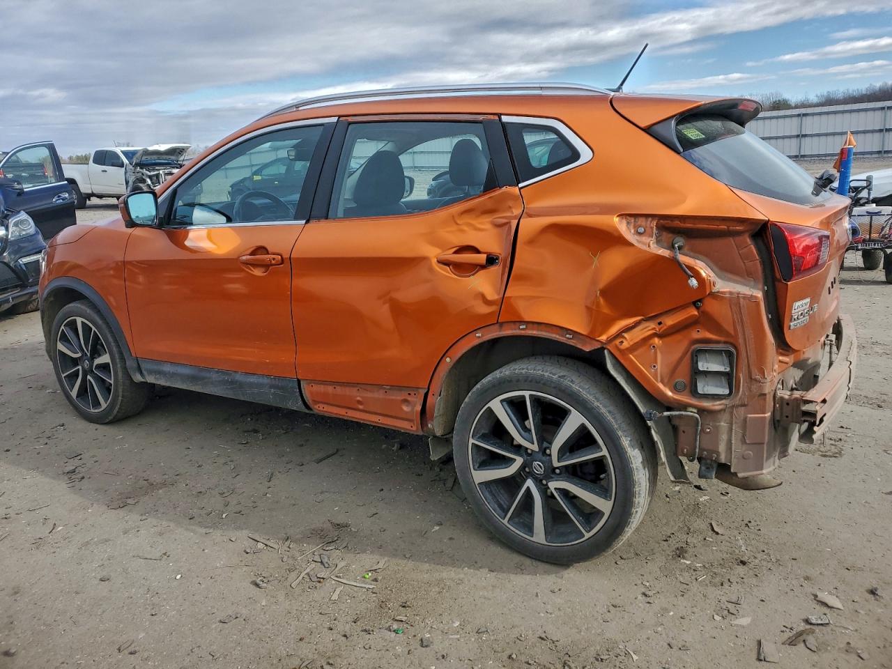 Nissan Rogue S Image 5