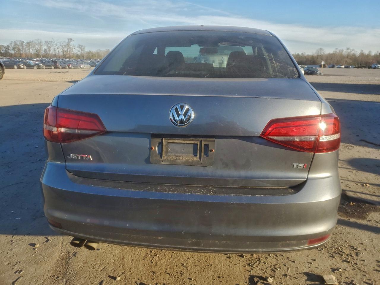 Volkswagen Jetta S Image 12