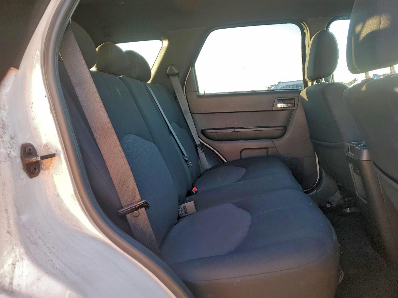 Mercury Mariner Image 11