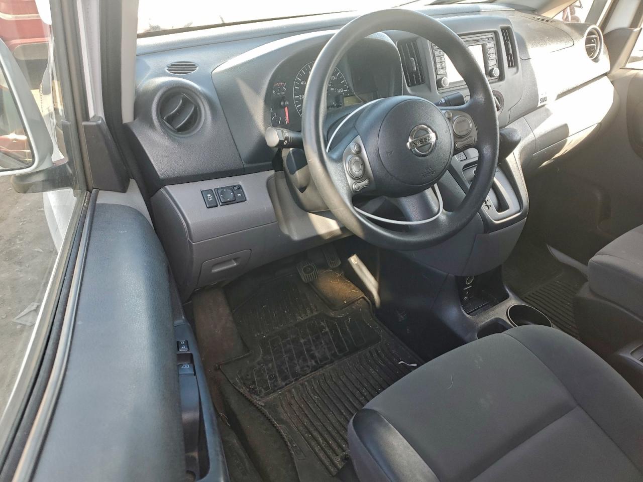 Nissan Nv 2.5s Image 11