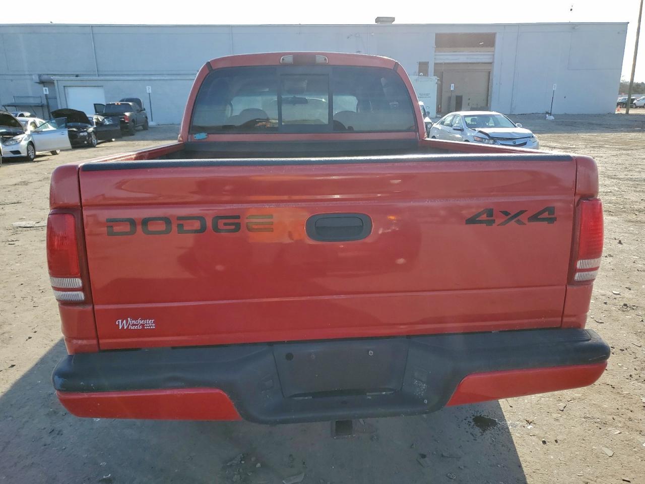 Dodge Dakota Quad Image 4