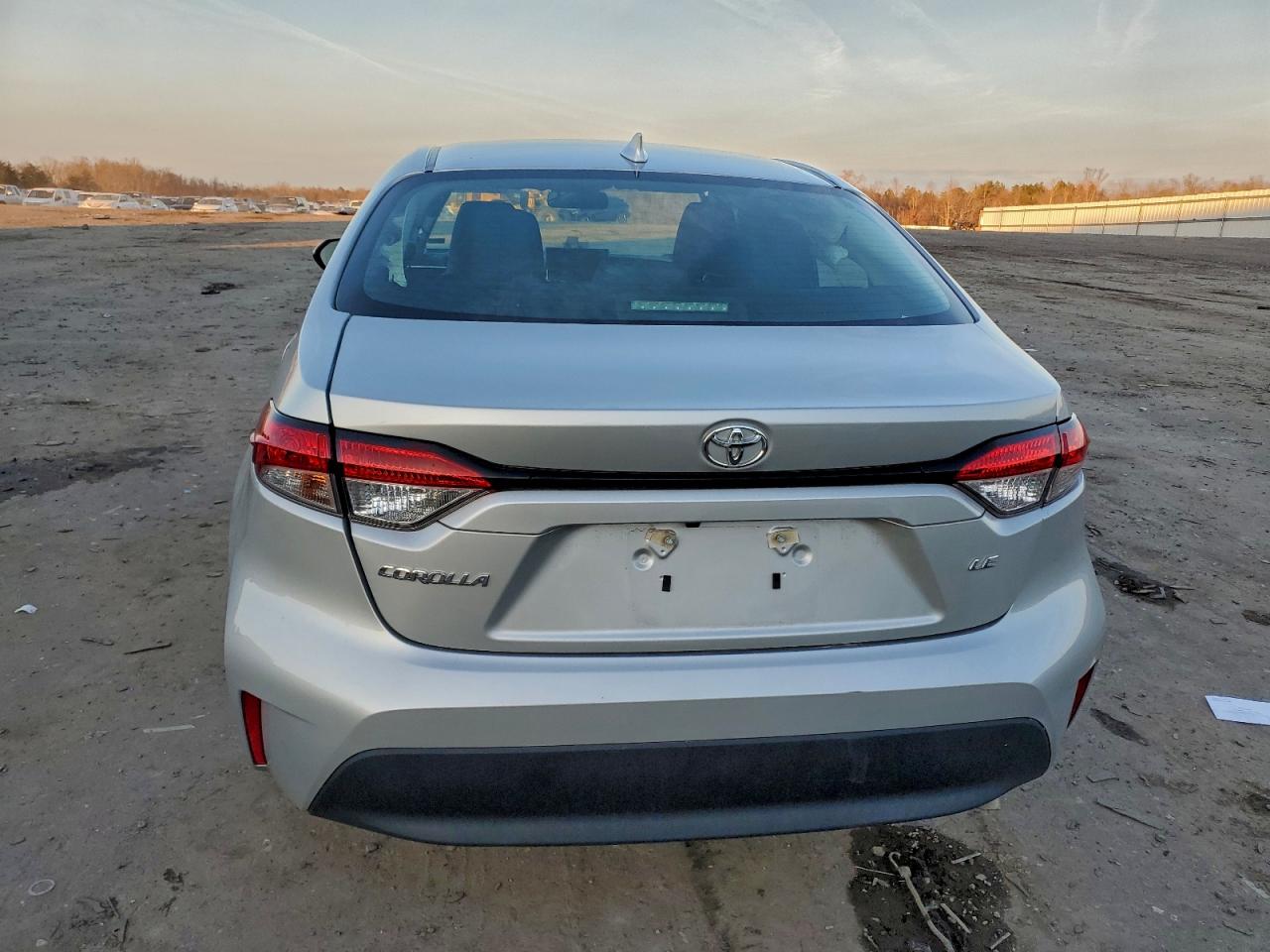 Toyota Corolla Le Image 10