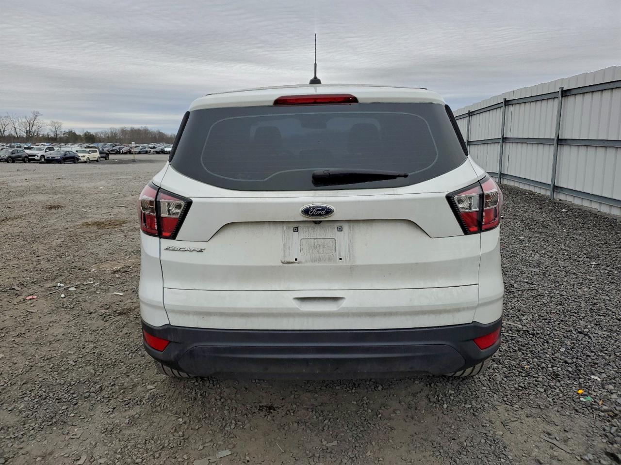 Ford Escape S Image 3
