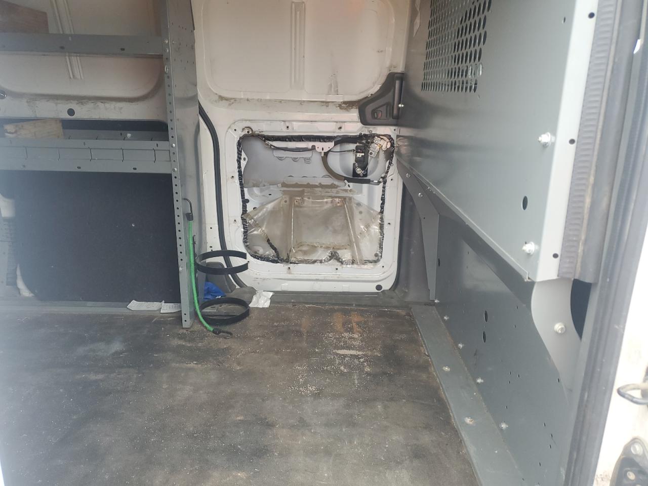 Nissan Nv 2.5s Image 9