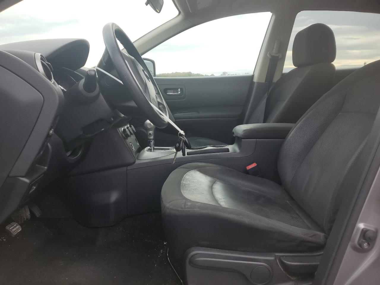 Nissan Rogue S Image 3