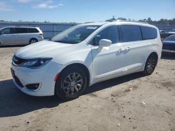  Salvage Chrysler Pacifica