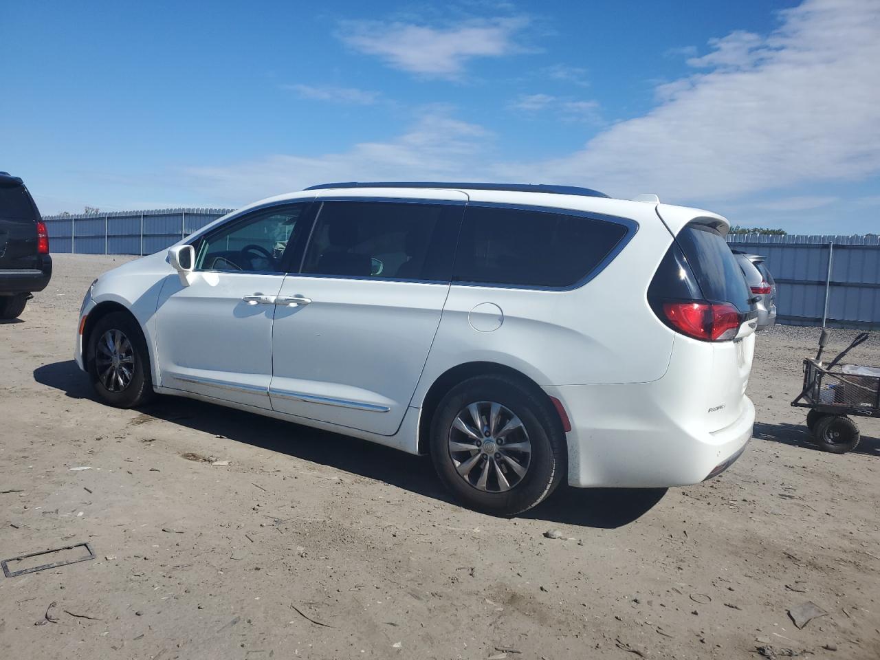 Chrysler Pacifica Touring L Image 12