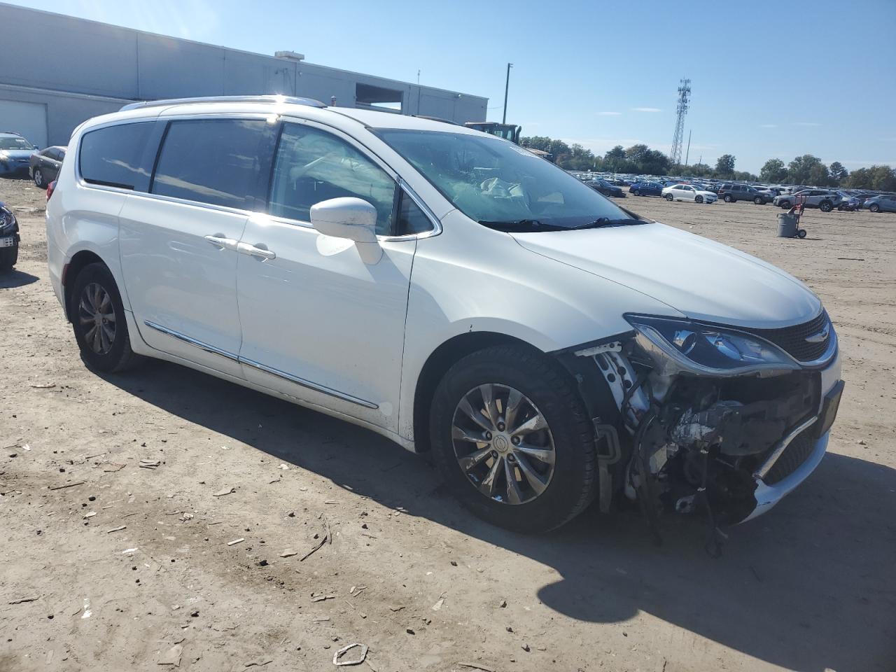 Chrysler Pacifica Touring L Image 4