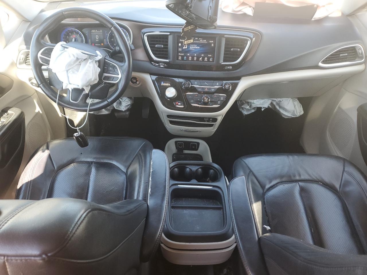 Chrysler Pacifica Touring L Image 8