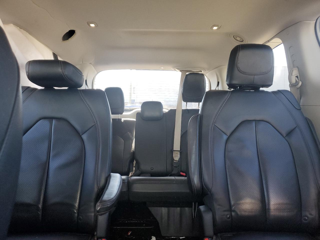 Chrysler Pacifica Touring L Image 10