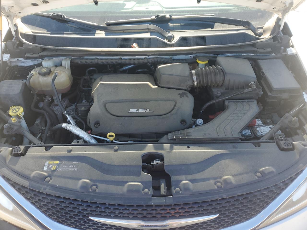 Chrysler Pacifica Touring L Image 2