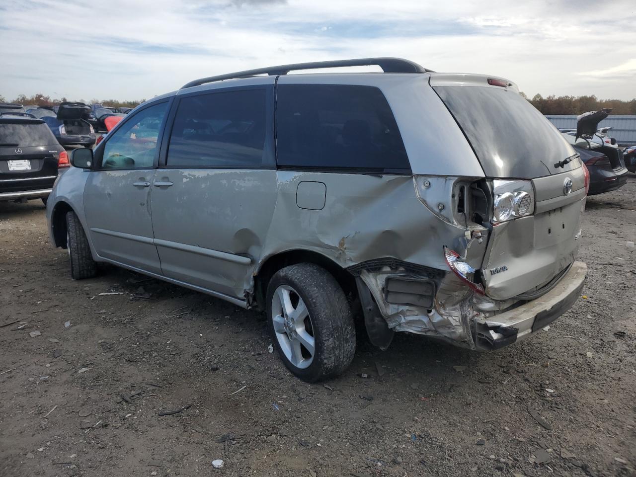 Toyota Sienna Ce Image 13