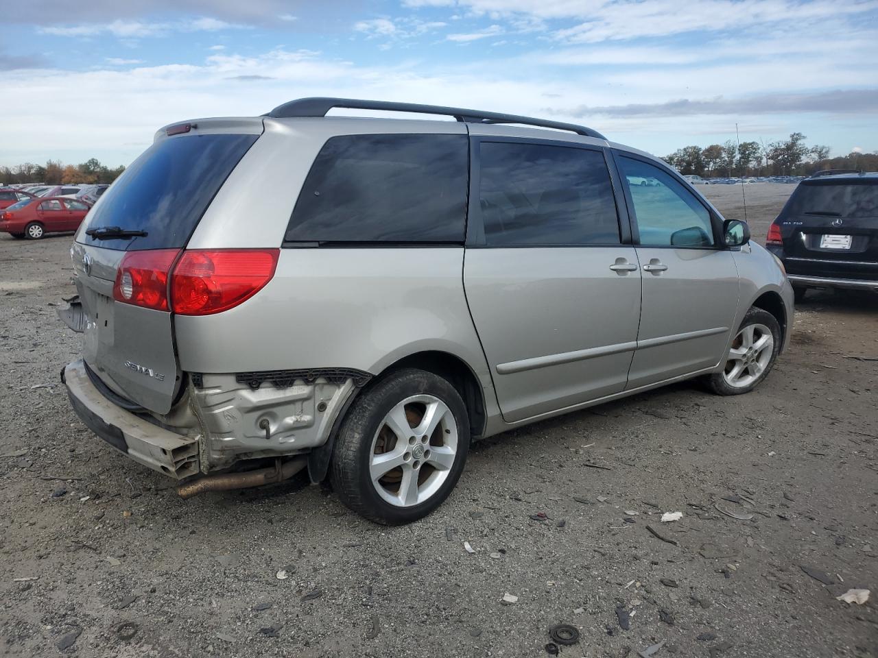 Toyota Sienna Ce Image 10