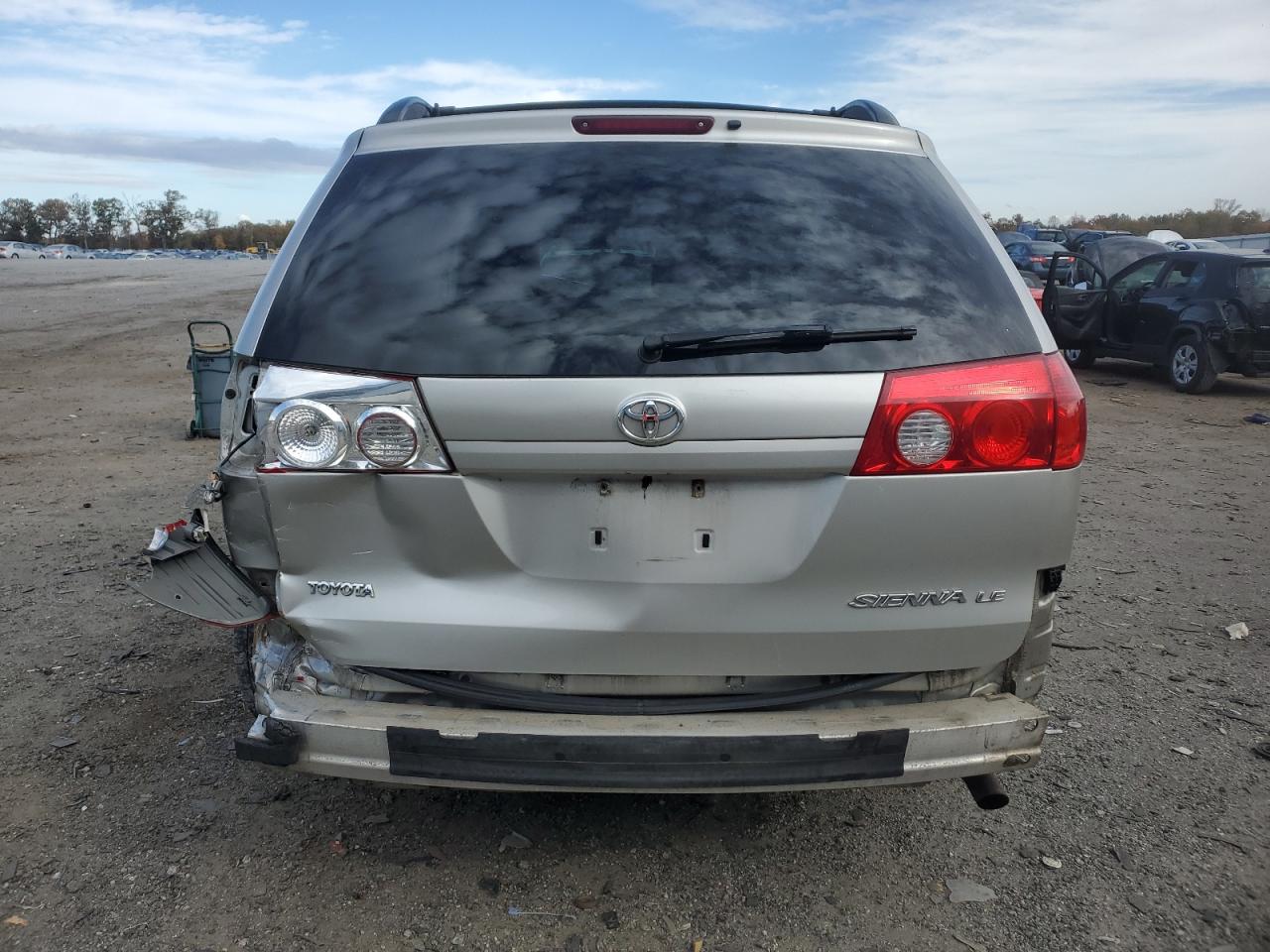 Toyota Sienna Ce Image 12