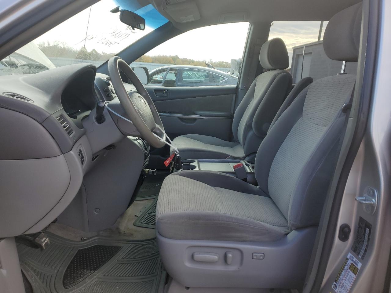 Toyota Sienna Ce Image 6