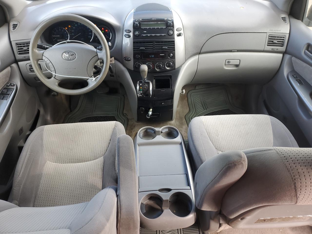 Toyota Sienna Ce Image 4