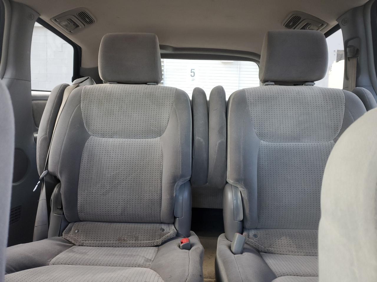 Toyota Sienna Ce Image 5