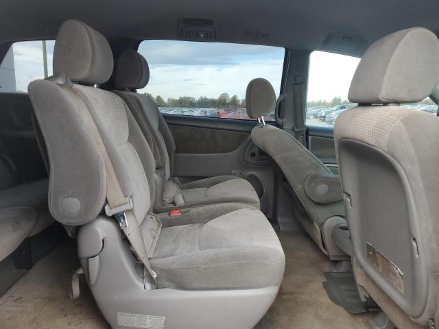 Toyota Sienna Ce Image 11