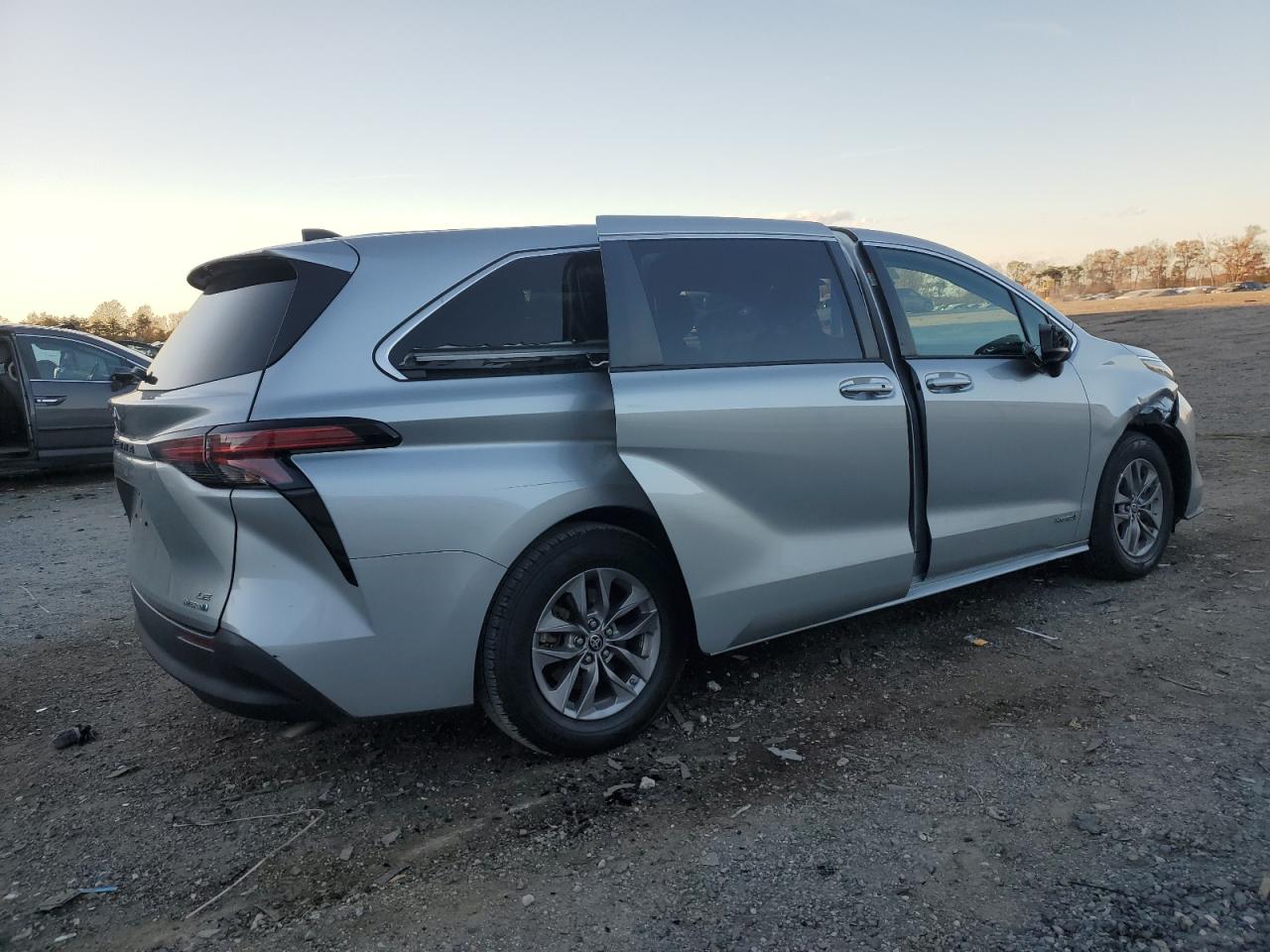 Toyota Sienna Le Image 7