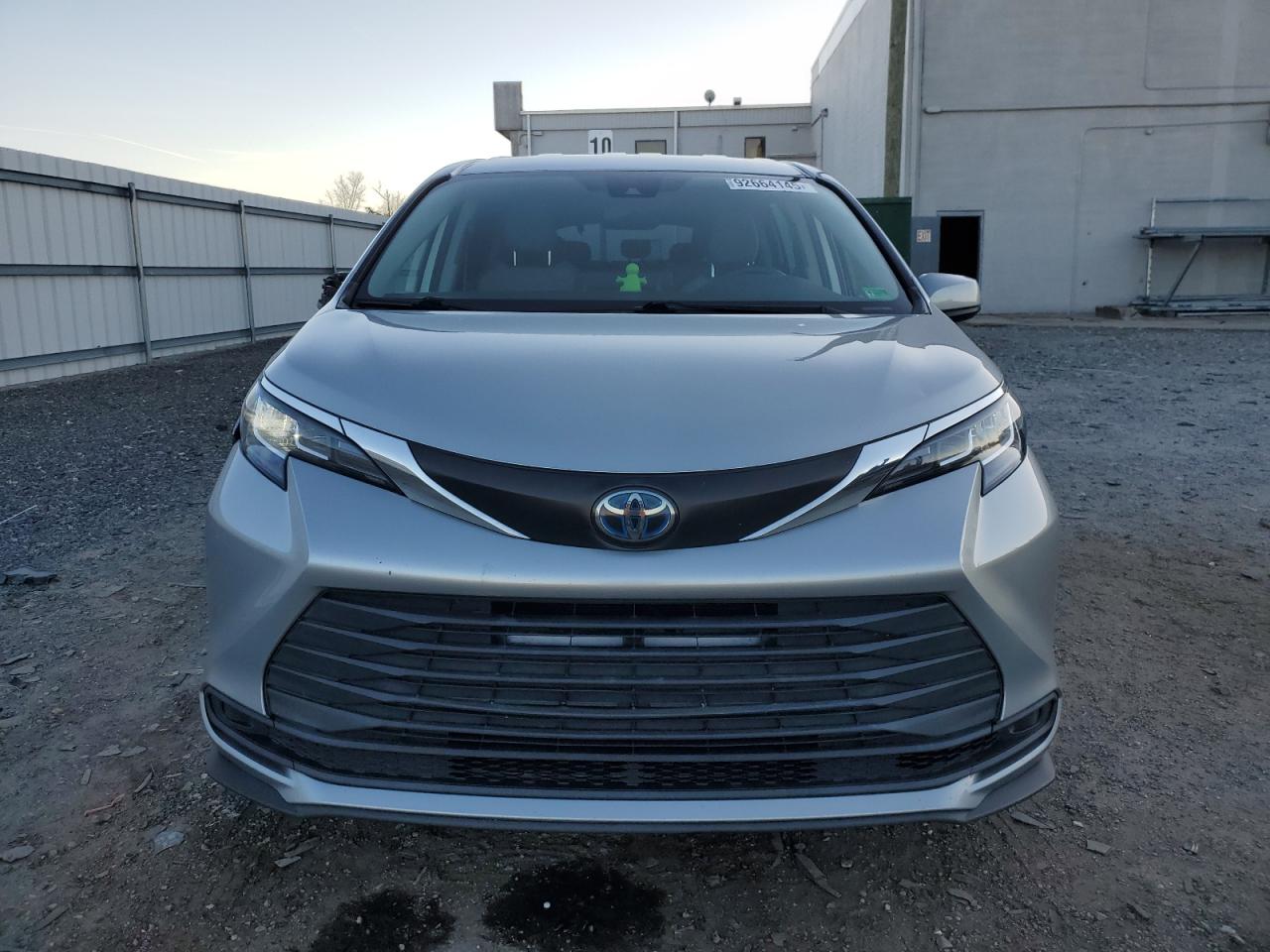 Toyota Sienna Le Image 4