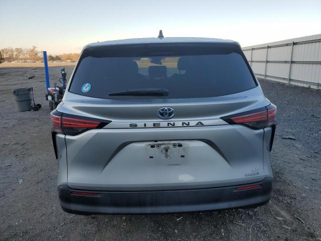 Toyota Sienna Le Image 8