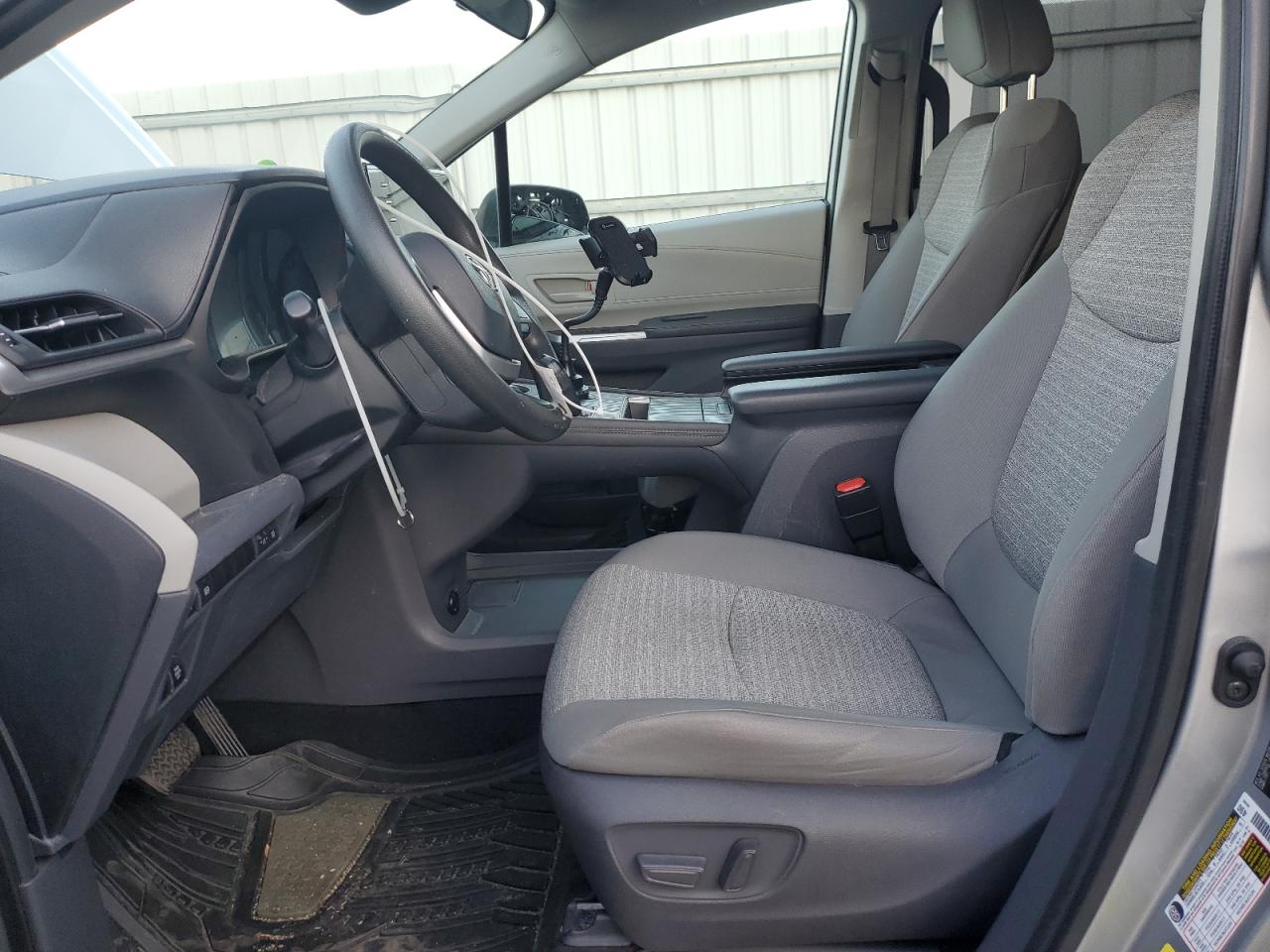 Toyota Sienna Le Image 3