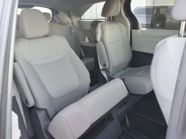 Toyota Sienna Le Image 12