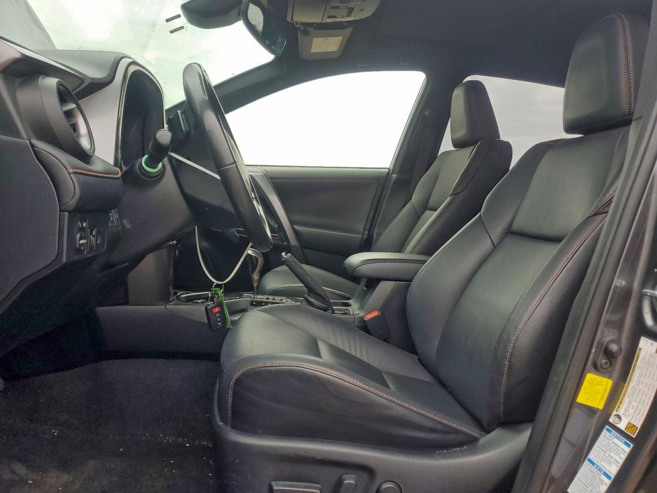 Toyota RAV4 Se Image 10