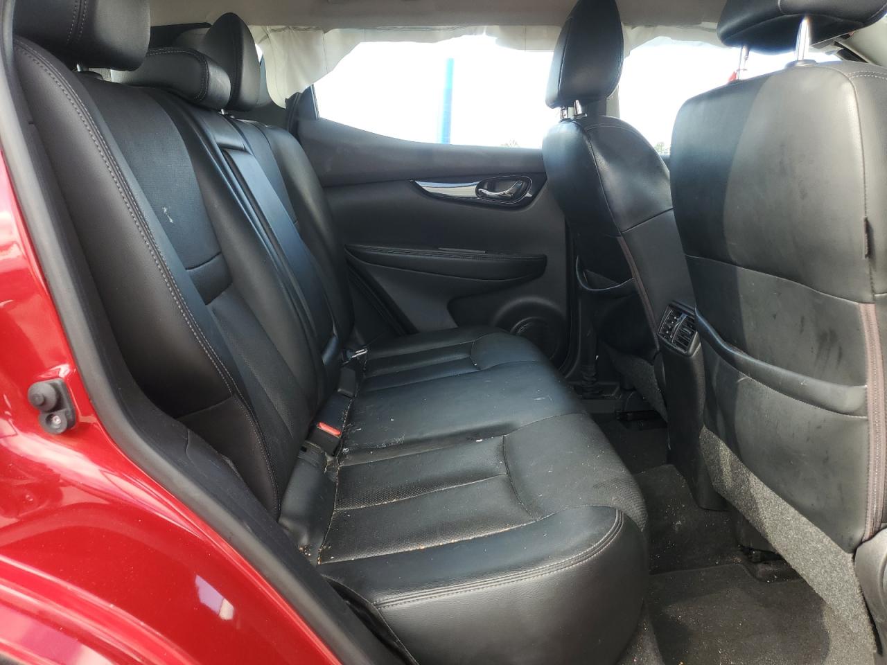 Nissan Rogue S Image 2