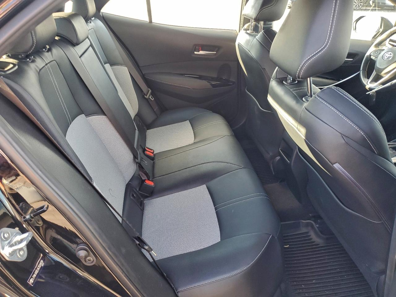 Toyota Corolla Se Image 9