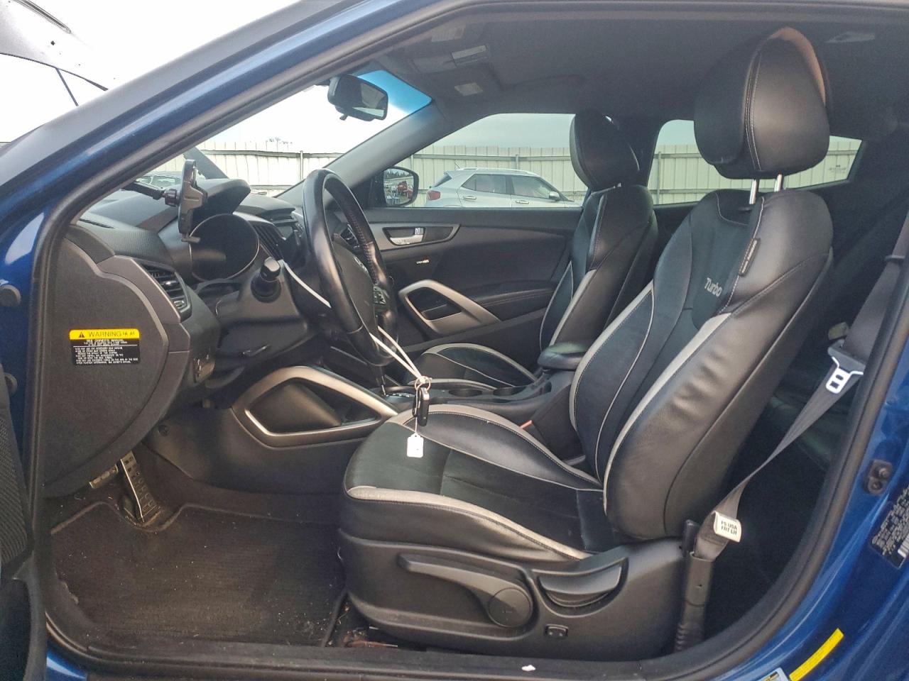 Hyundai VELOSTER Turbo Image 8