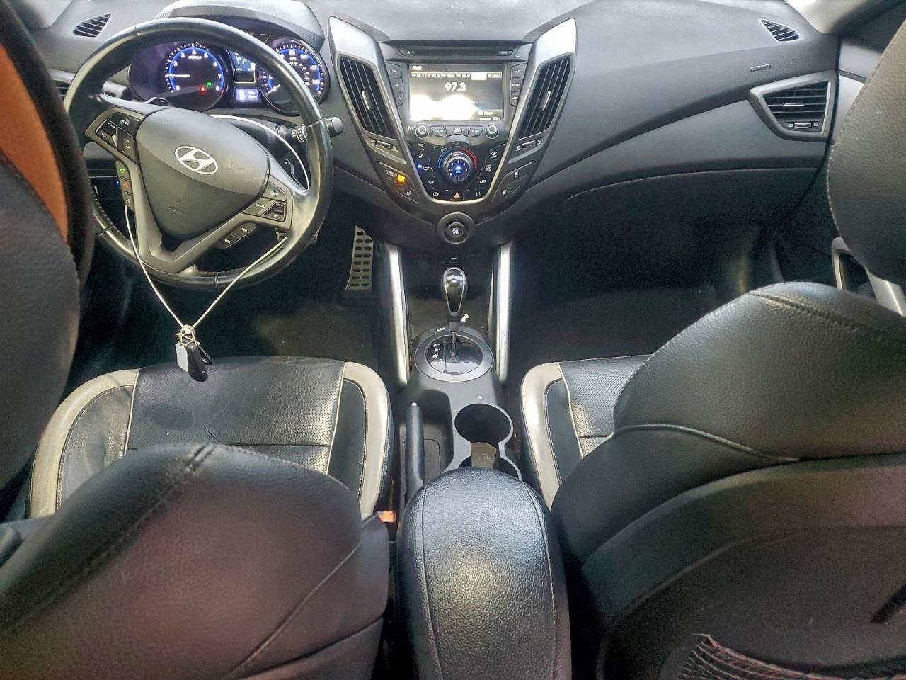 Hyundai VELOSTER Turbo Image 6