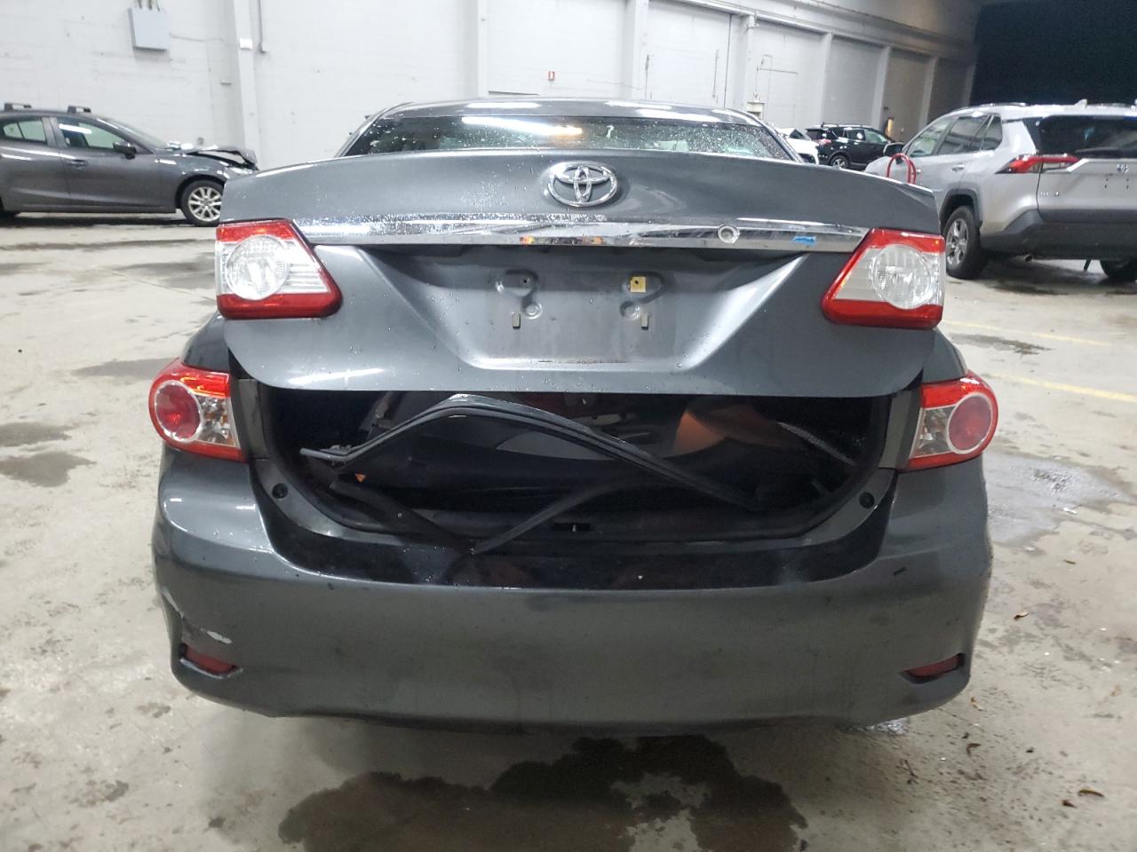 Toyota Corolla Base Image 6