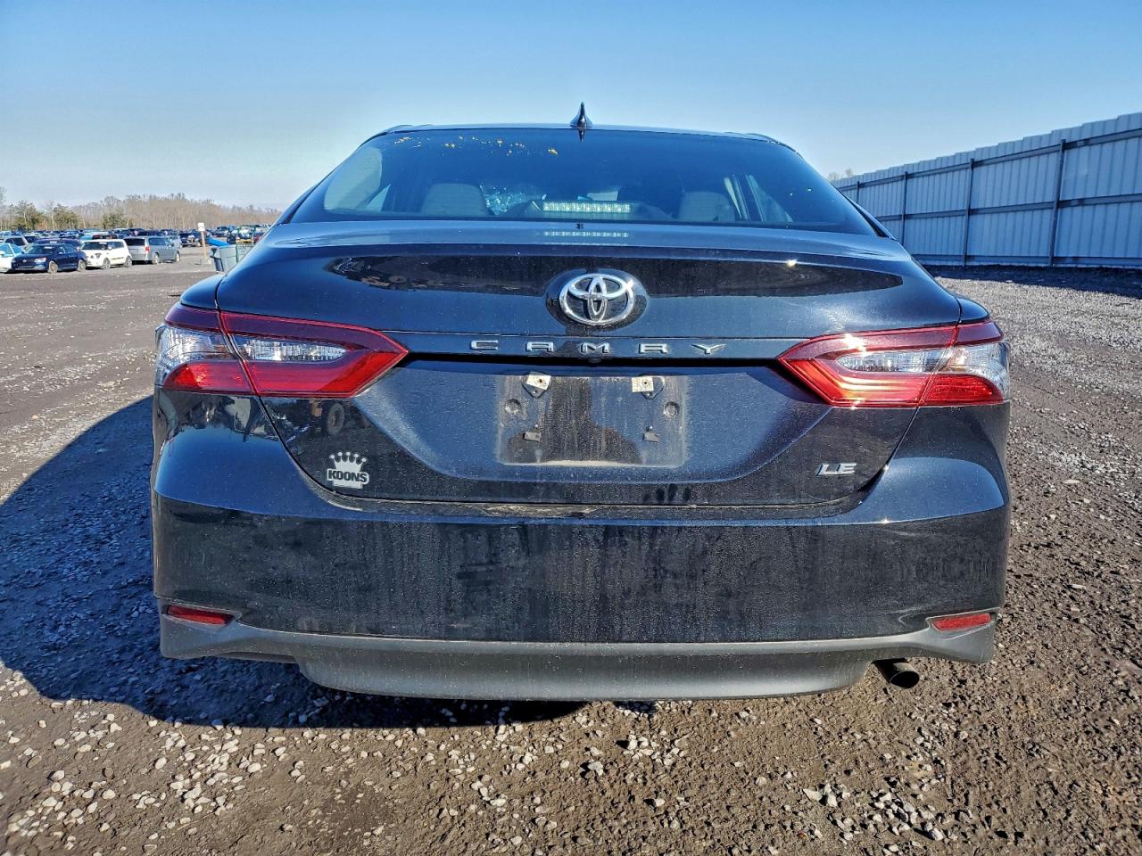 Toyota Camry Le Image 10