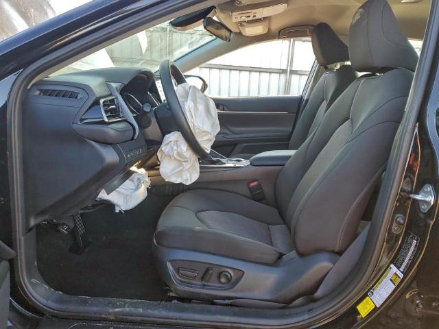 Toyota Camry Le Image 8