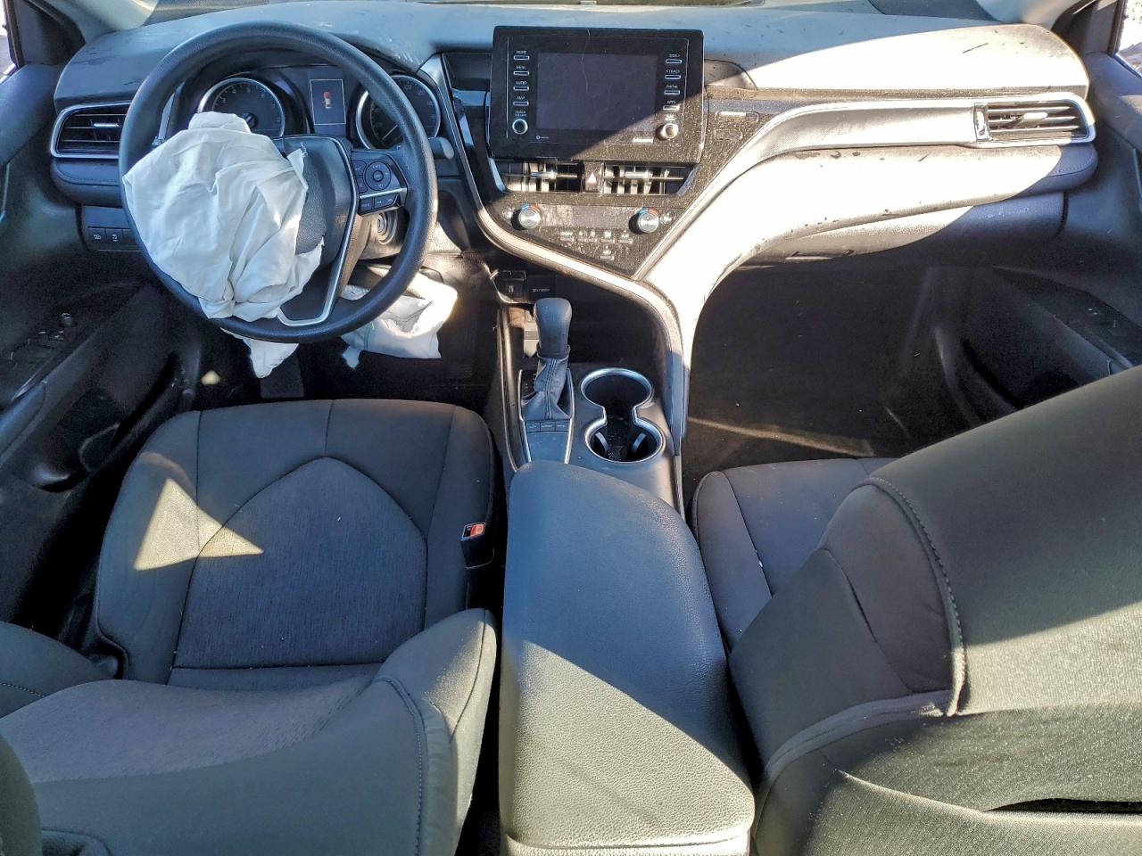 Toyota Camry Le Image 7